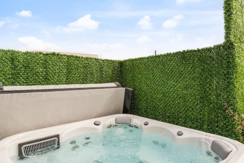Schitterende loft met jacuzzi en sauna in Mechelen Buitenkant foto